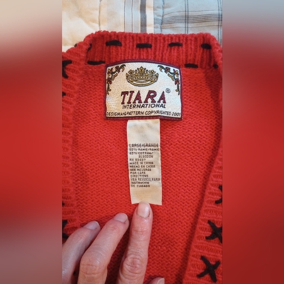 Vintage holiday themed sweater vests - Picture 5 of 15